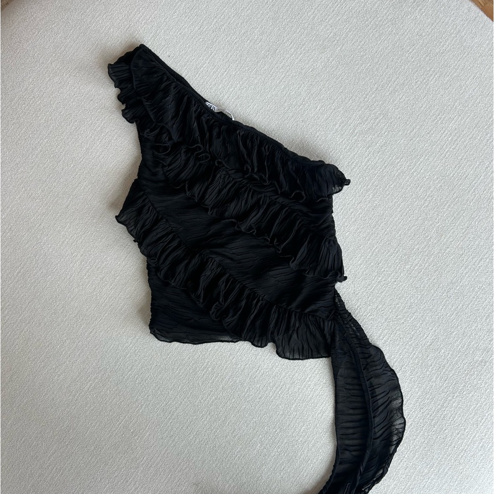 Zara Ruffle One Shoulder Asymmetric Ruffle Blouse - Picture 3 of 6